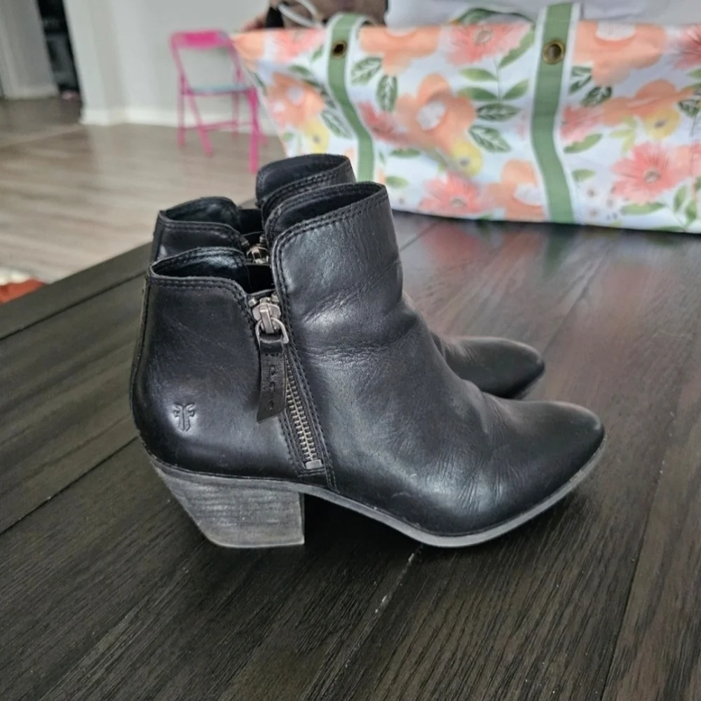 Frye Judith Double Zip Ankle Boots Size 6